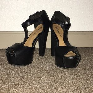 Black heels size 7